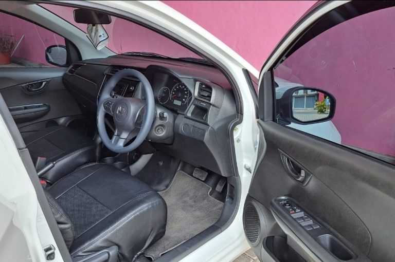 New Honda Brio Satya Agus Merta Rent Cars (11)