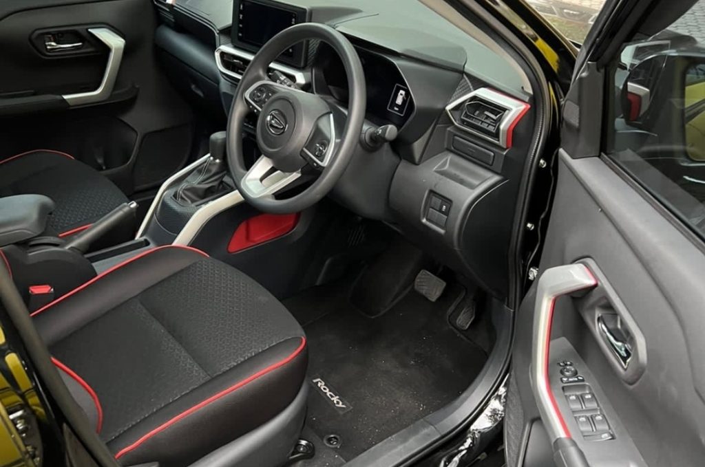Daihatsu Rocky Agus Merta Rent Cars (5)