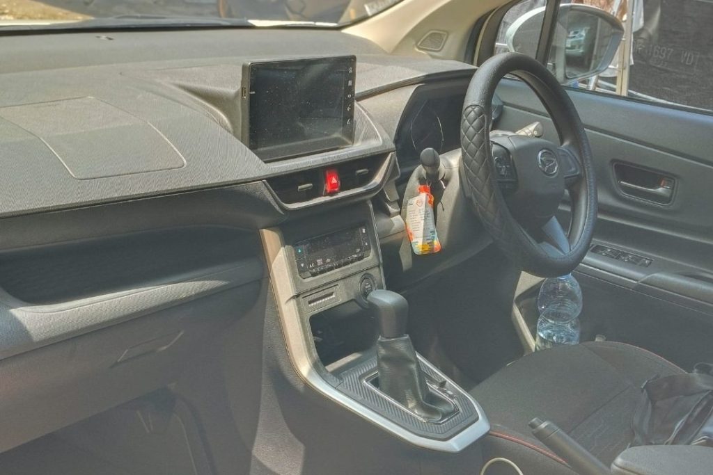 Dasboard-New-Daihatsu-Xenia-Agus Merta Rent Cars 1