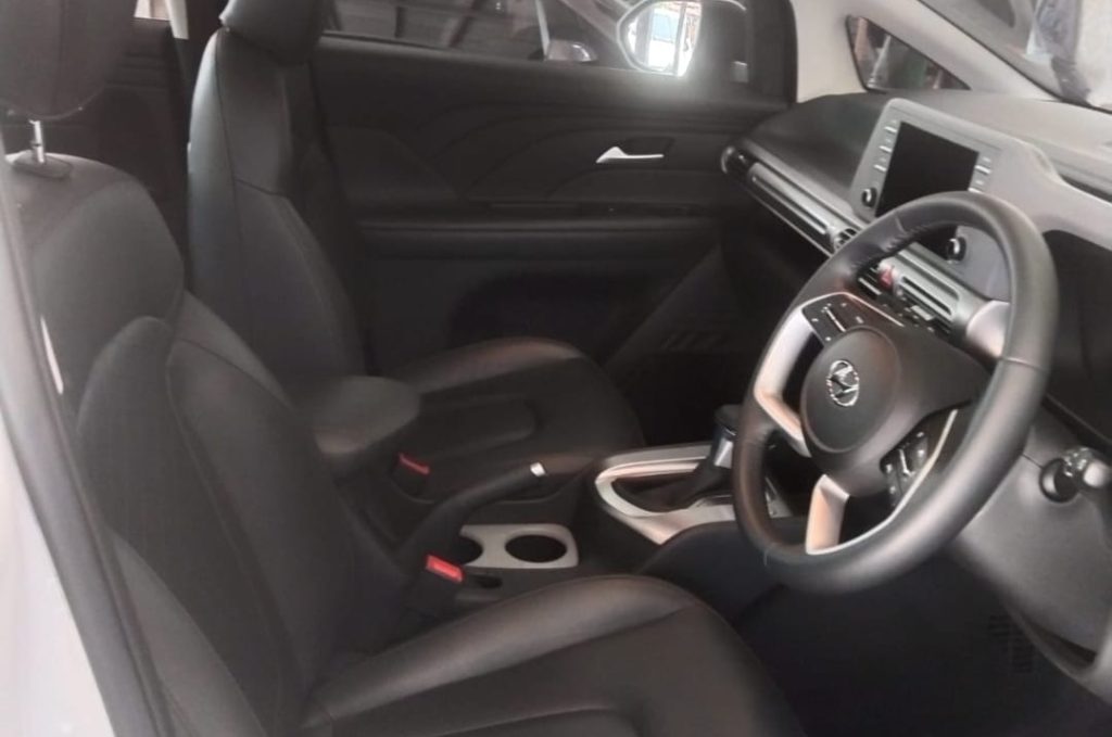 Hyundai Stargezer Agus Merta Rent Cars (2)
