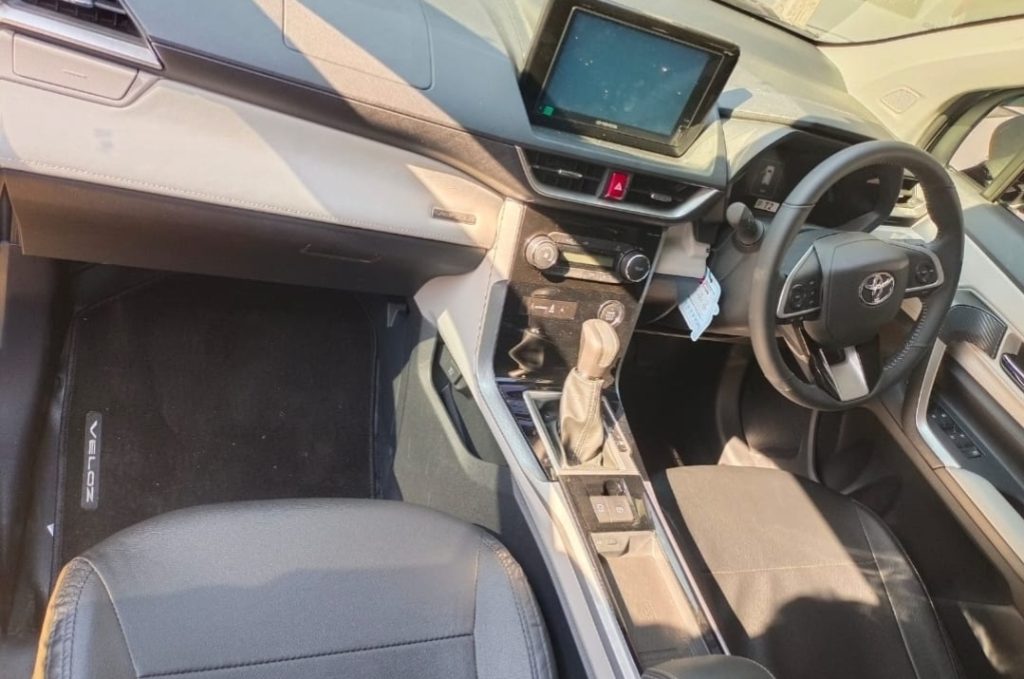 Toyota Veloz Agus Merta Rent Cars (1)